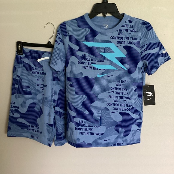 (SOLD)Nike Boys sets - Picture 2 of 13
